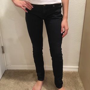 BLACK SKINNY JEANS